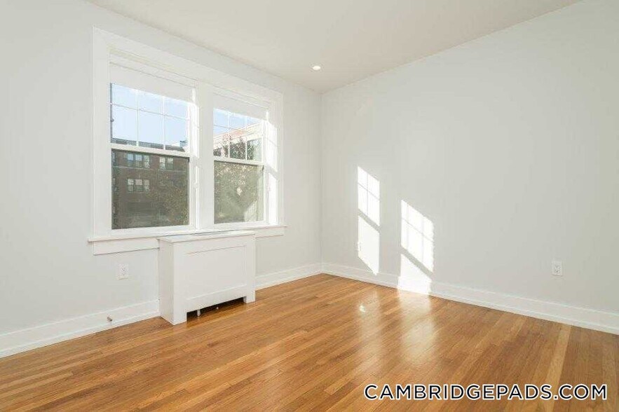 Building Photo - 19A Forest St