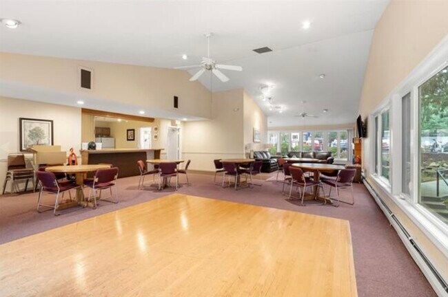 Building Photo - 5 Oak Hill Ln