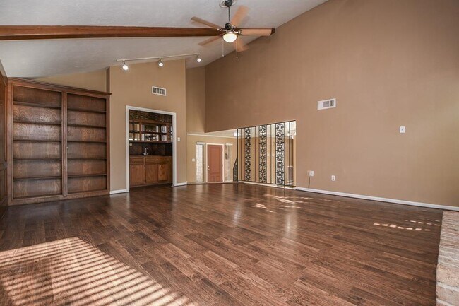Building Photo - 7411 Betanna Dr