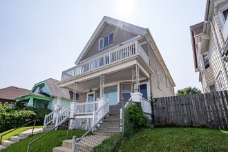 Building Photo - Beautiful 3 Bedroom 2 Bath