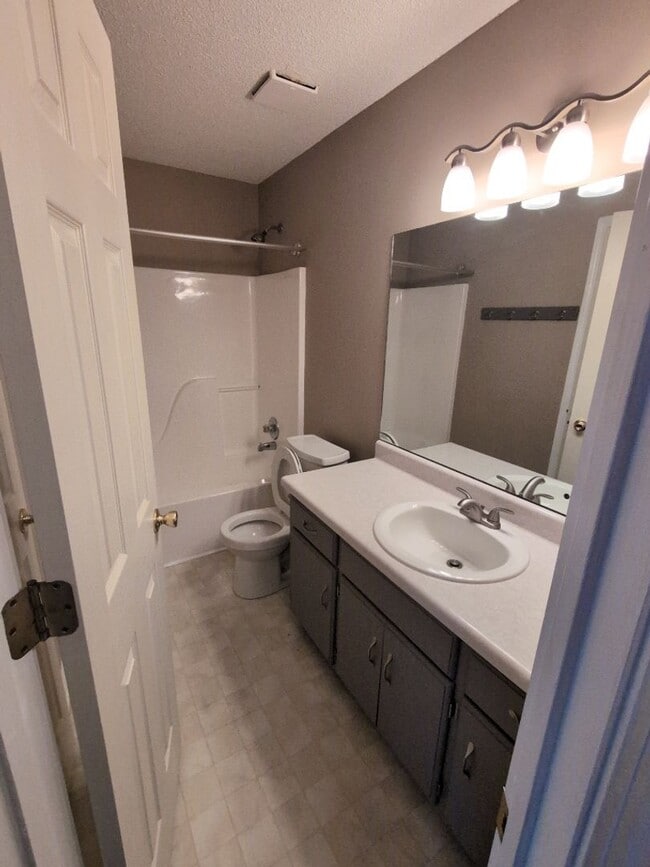 Building Photo - 3218 Tabby Dr