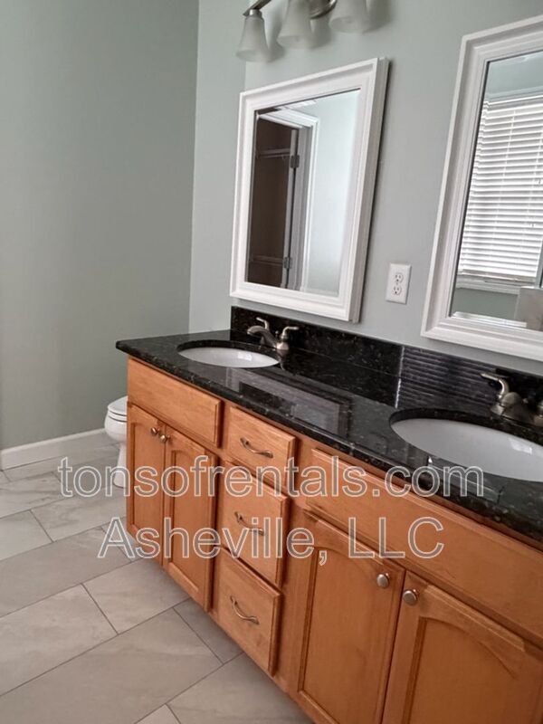 Building Photo - 18 Spelter St