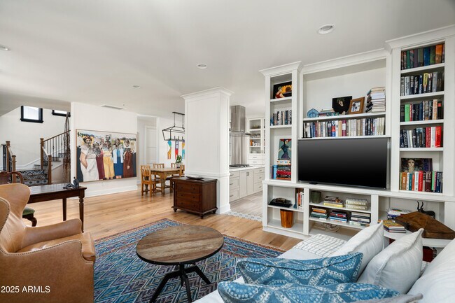 Building Photo - 4901 E Amelia Ave