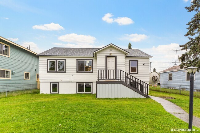 Remodeled duplex - 1118 E 10th Ave