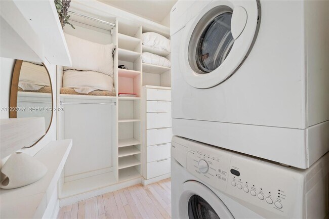 Building Photo - 750 Española Wy