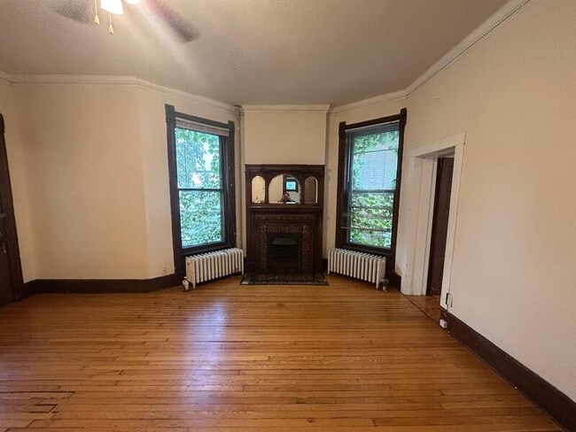 Building Photo - 319 N Pinckney St