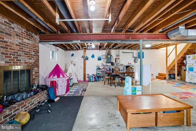 Building Photo - 15805 Wayne Ave