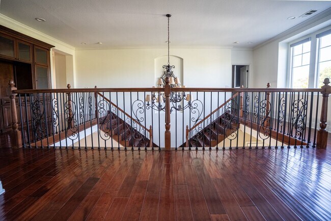 Building Photo - Exceptional estate Located In the highly desirable College Park Community.