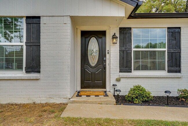 Building Photo - 4211 Coronet Ln