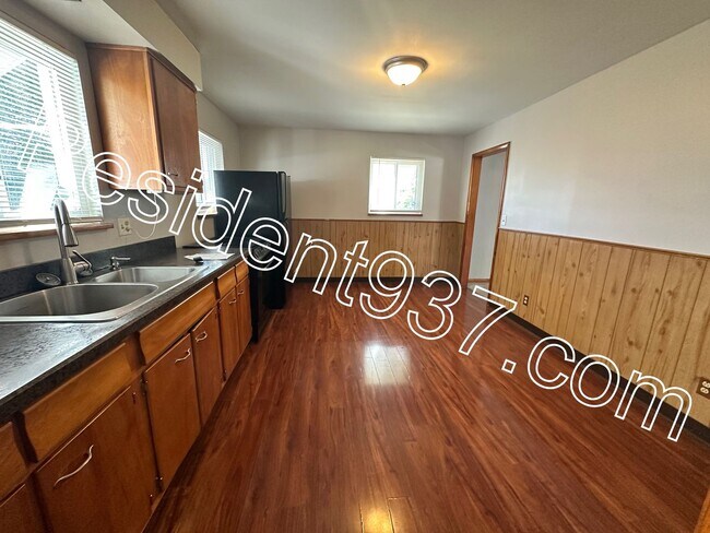 Building Photo - 3 Bed 1 bath home