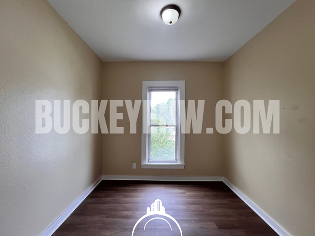 Building Photo - 1419 N Erie St