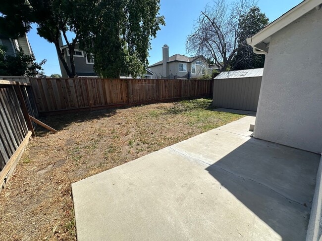 Building Photo - Beautiful 4 Bedroom, 2.5 Bath Tracy Home