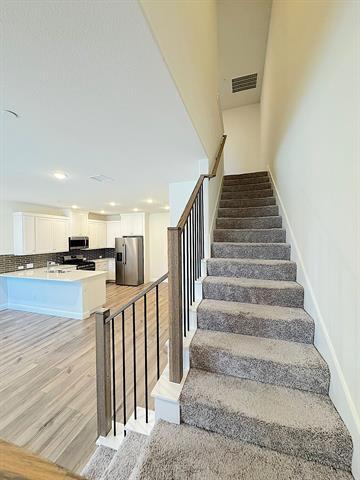 Building Photo - 925 Utica Dr