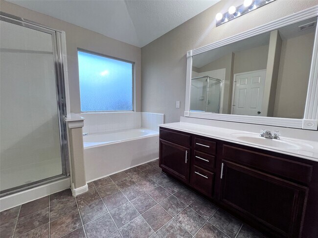 Building Photo - 11750 Pinemeade Ln