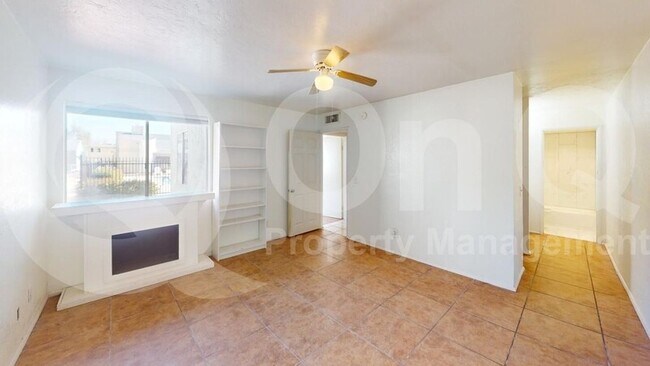 Building Photo - 812 S Langley Ave
