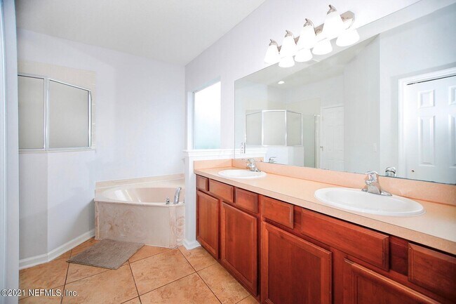 Building Photo - 6466 Ginnie Springs Rd