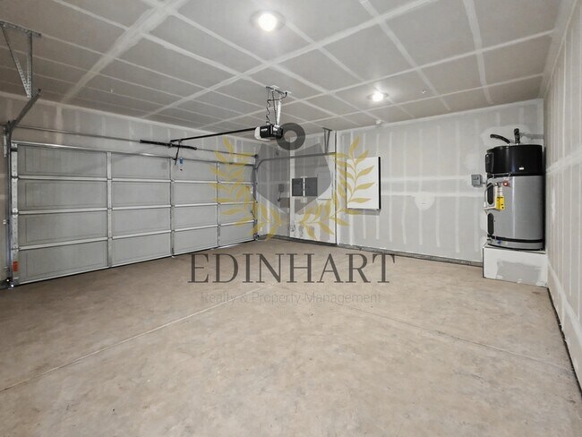 Building Photo - 1820 Klamath Rd S