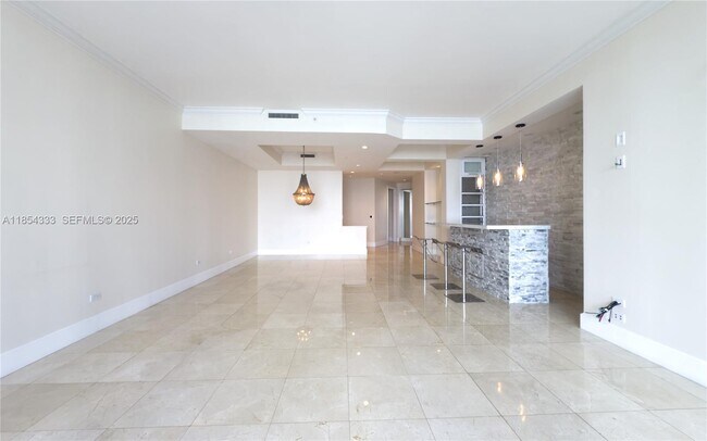 Building Photo - 848 Brickell Key Dr