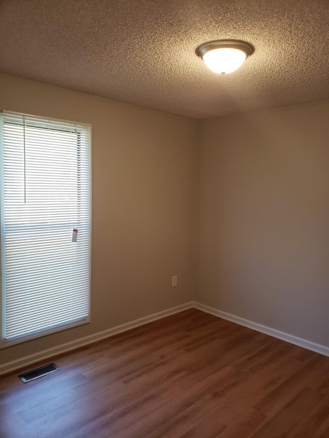 Building Photo - 8026 Strawberry Point Dr