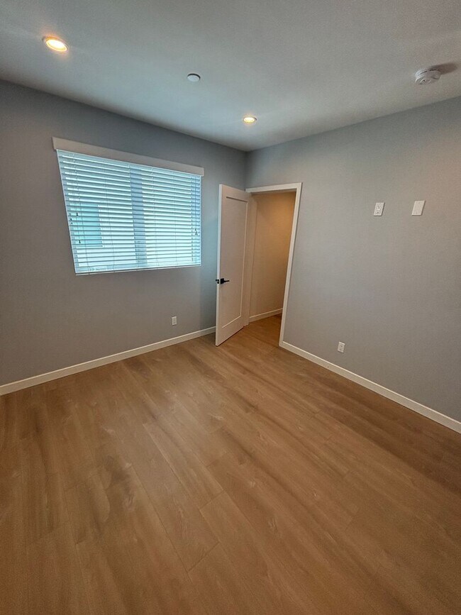 Building Photo - Beautiful 2 bed 1 bath modern apartment in Del Rey, Culver City adjacent