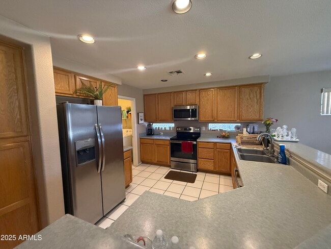 Building Photo - 389 S Cottonwood Dr