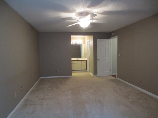 Building Photo - 2 BR 2 BA Condo Lynnhaven Parkway & Princess Anne Road Virginia Beach