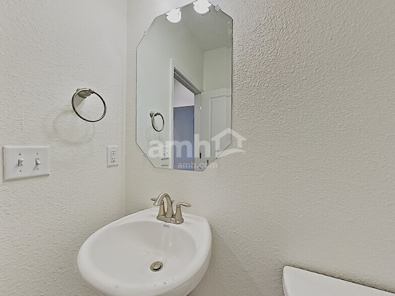 Building Photo - 437 Sandstone Dr