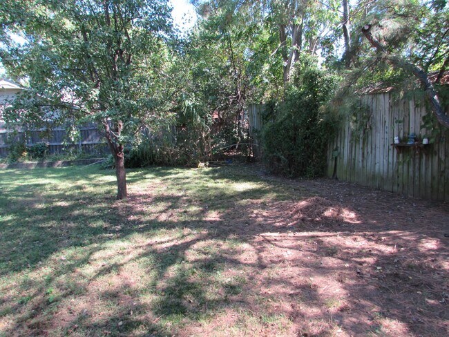 Building Photo - Charming home and It's close to TU, Cherry Street and downtown.