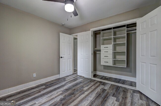 Building Photo - 1675 Bouldercliff Ct SE