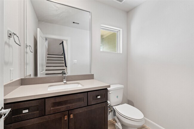 Building Photo - 1013 W 17th St