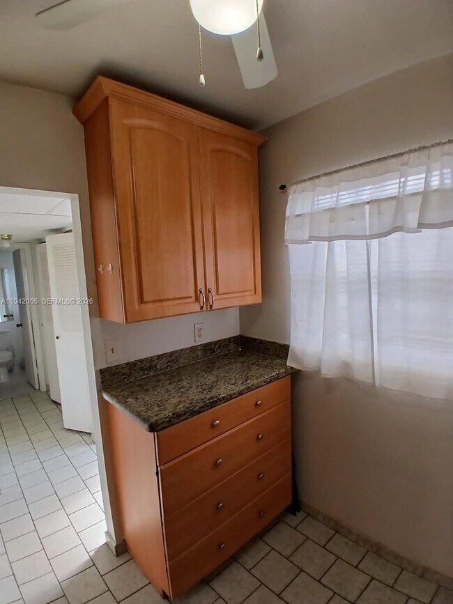 Building Photo - 5181 W Oakland Park Blvd