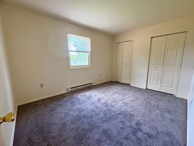 Building Photo - 3 Bedroom 1.5 Bathroom House Available in Dillsburg!