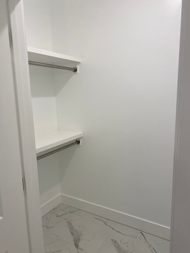 Building Photo - 133 Briarfield Ave