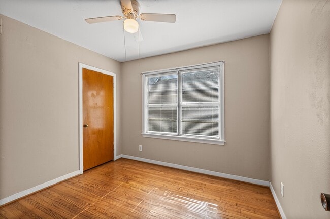 Building Photo - 5532 Meadow Creek Ln