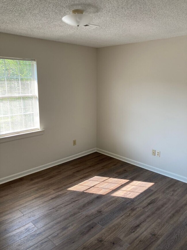 Building Photo - 2/1 Apartment in East Rome- $950