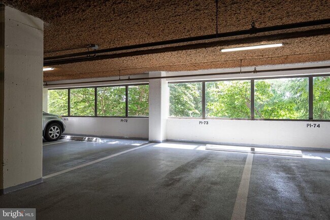 Building Photo - 1101 S Arlington Ridge Rd