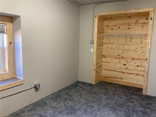 Building Photo - 219 6th St