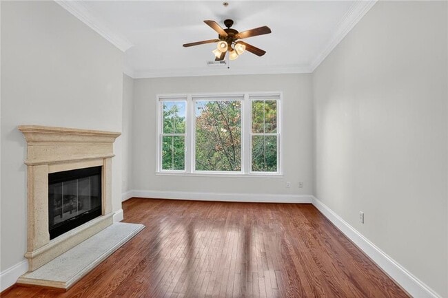 Building Photo - 11 Perimeter Center E