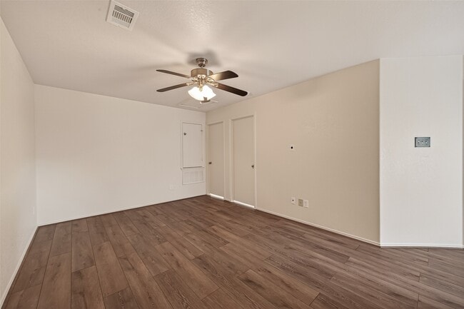 Building Photo - 1123 Desert Springs Ln