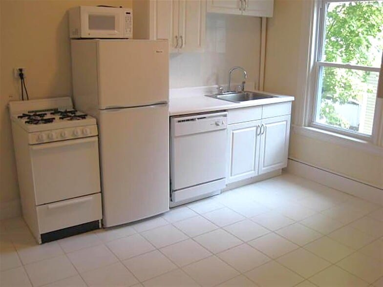 Building Photo - 33 Chester St