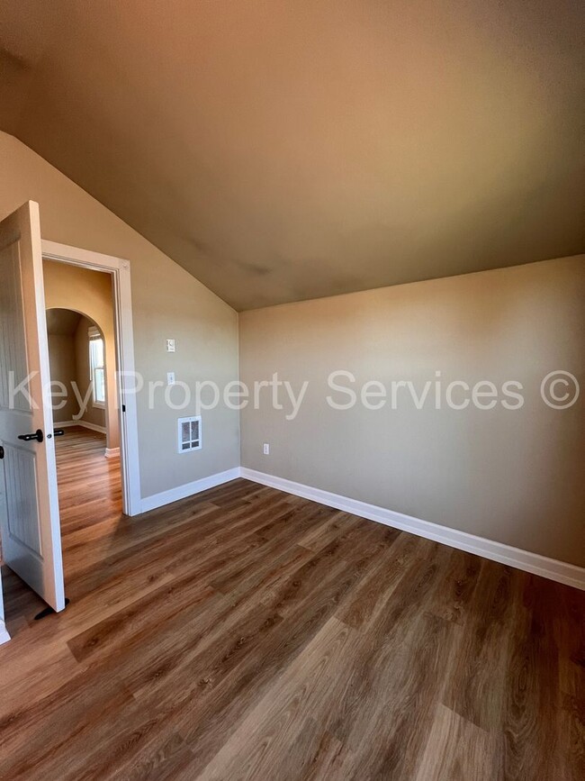 Building Photo - Charming One-Bedroom in Downtown Woodland