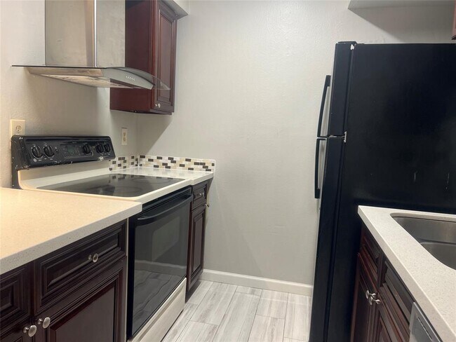 Building Photo - 8419 Hearth Dr