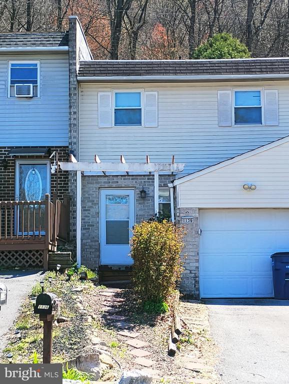 Building Photo - 1136 Fox Run