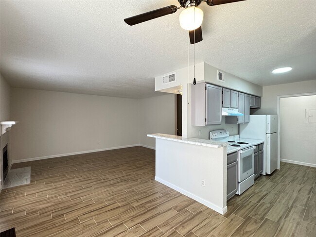 Building Photo - 6500 Sands Point Dr