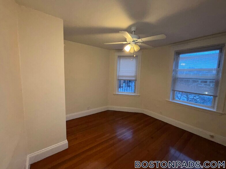 Building Photo - 518 Cambridge St