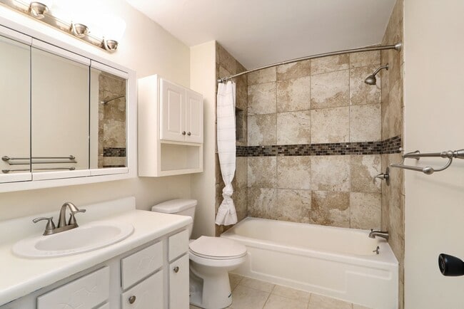 Building Photo - 340 Twykingham Pl