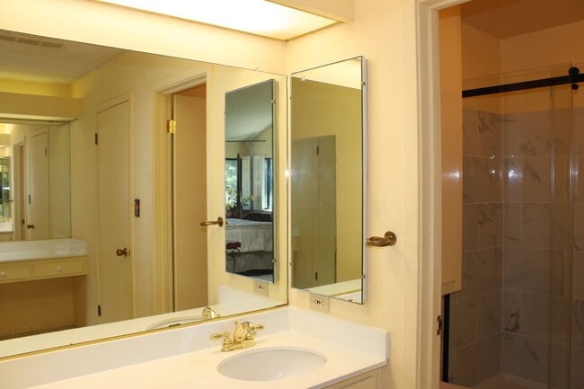 Building Photo - 400 Hartnell Pl