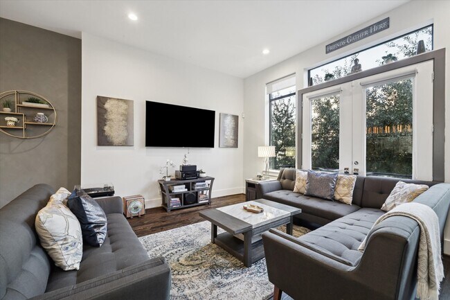 Building Photo - 1717 Silver St