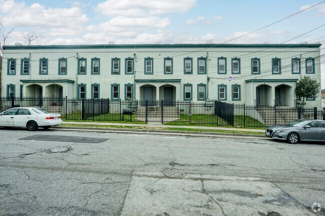 Building Photo - 21-31 Linden Pl