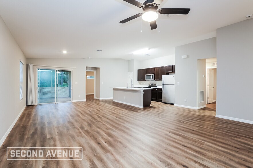 Building Photo - 14103 Hughes Ave